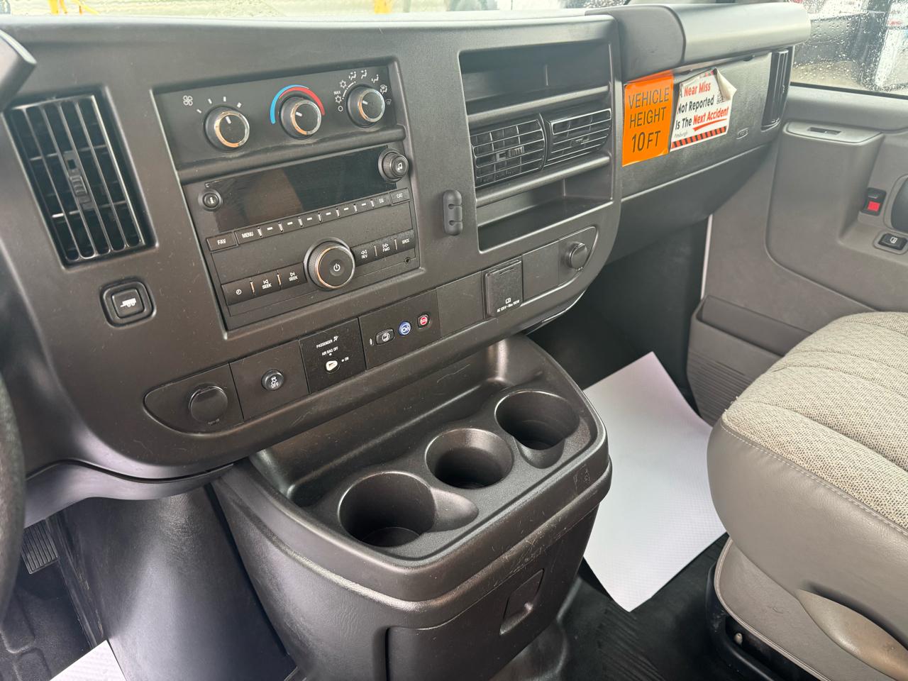Chevrolet Express Commercial Cutaway 3500 Van 177" 2025