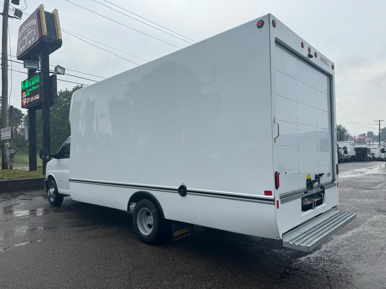 Chevrolet Express Commercial Cutaway 3500 Van 177" 2025