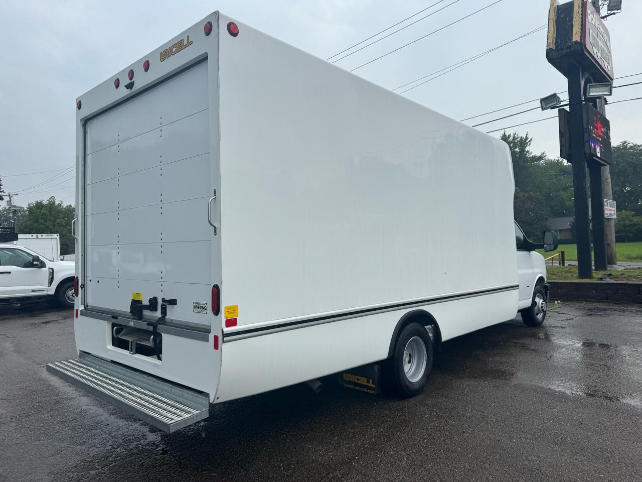 Chevrolet Express Commercial Cutaway 3500 Van 177" 2025