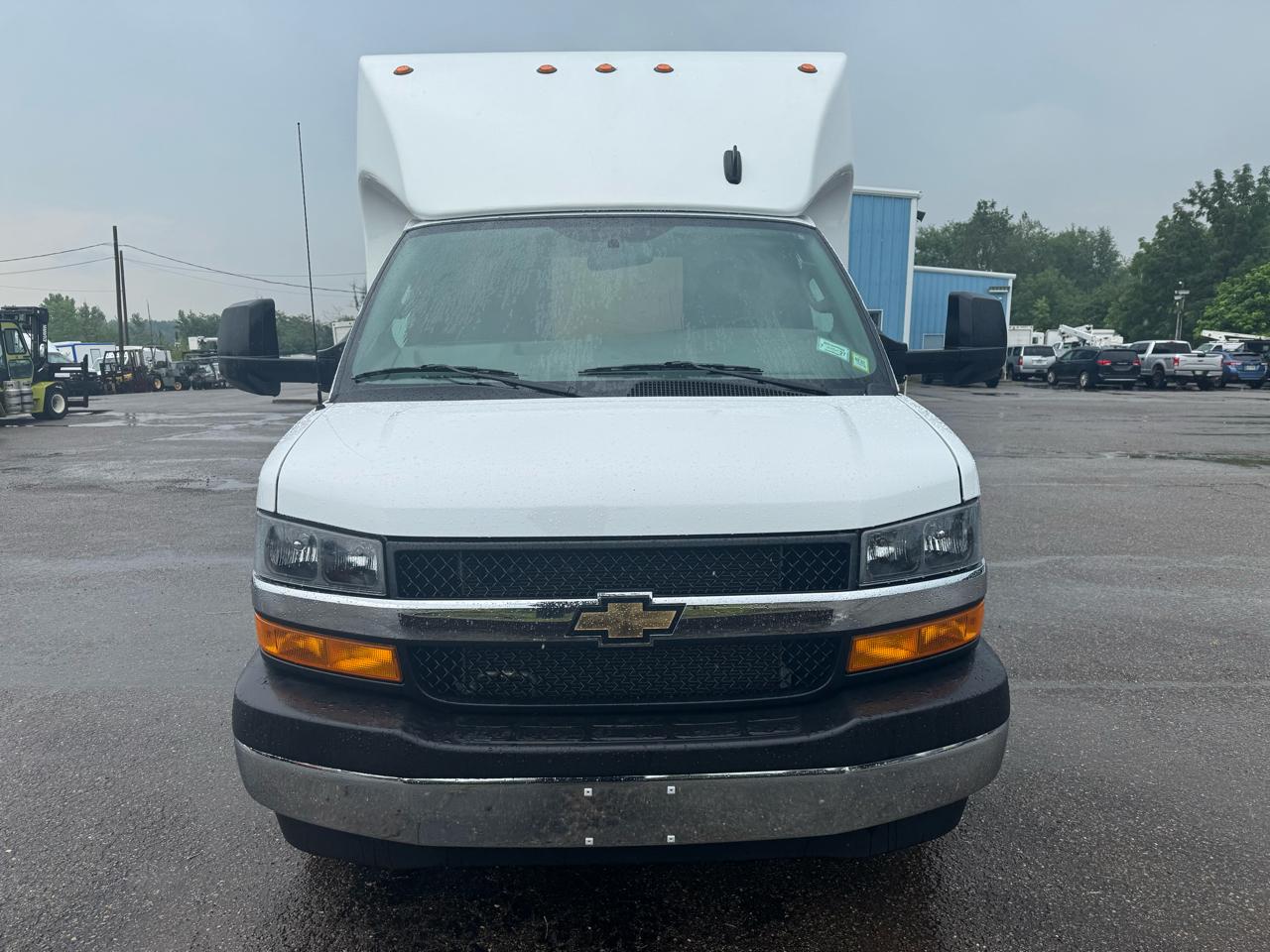 Chevrolet Express Commercial Cutaway 3500 Van 177" 2025