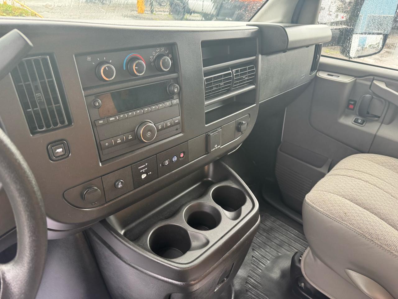 Chevrolet Express Commercial Cutaway 3500 Van 177" 2025
