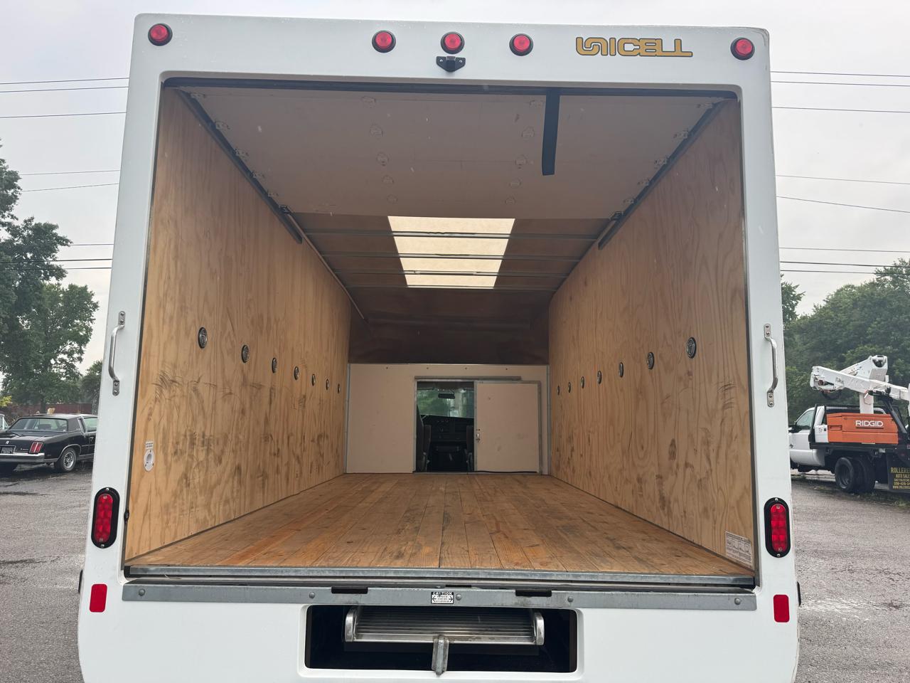 Chevrolet Express Commercial Cutaway 3500 Van 177" 2025