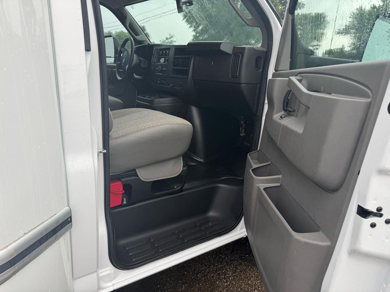 Chevrolet Express Commercial Cutaway 3500 Van 177" 2025