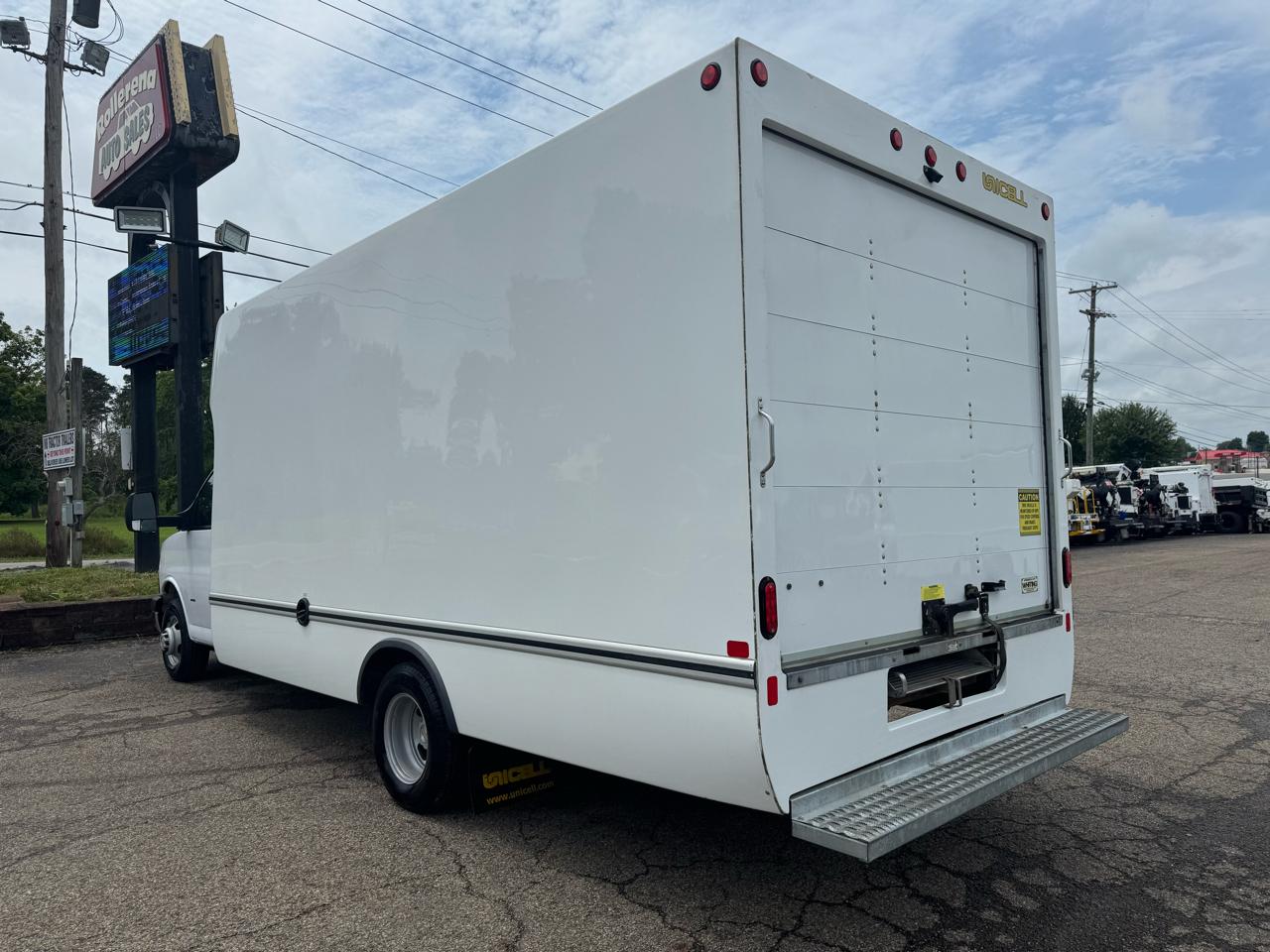 Chevrolet Express Commercial Cutaway 3500 Van 177" 2024