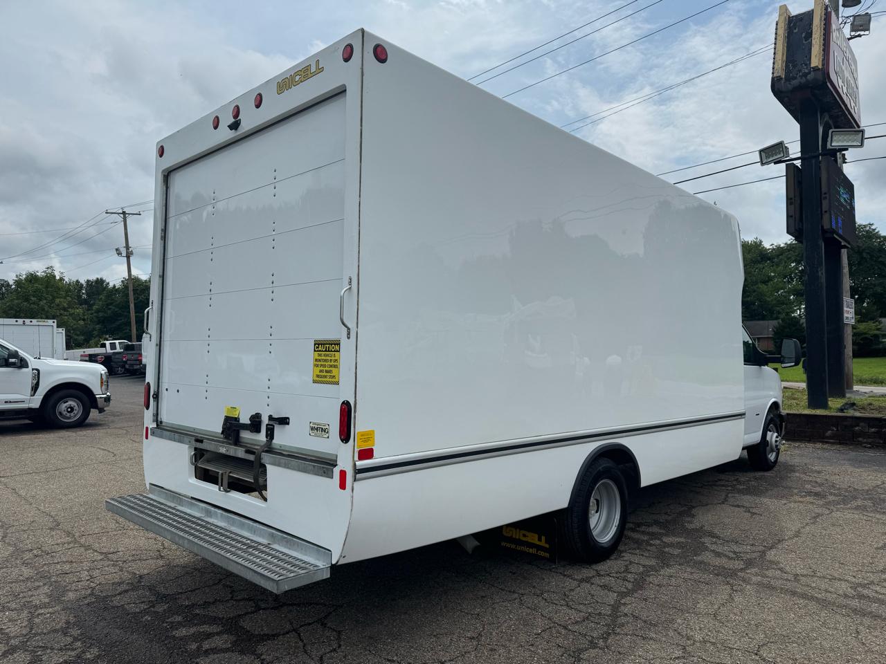 Chevrolet Express Commercial Cutaway 3500 Van 177" 2024