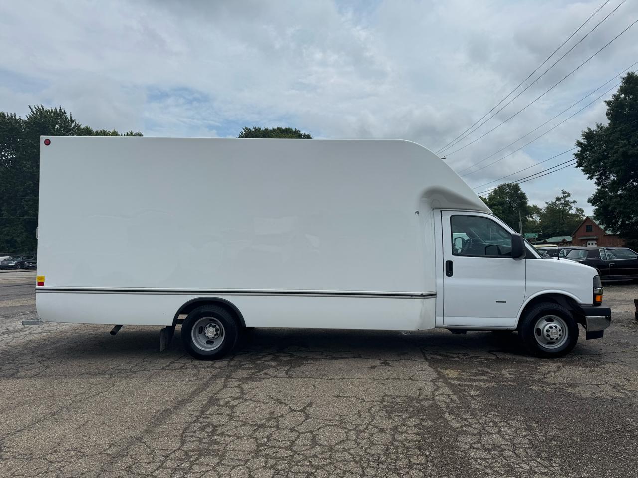 Chevrolet Express Commercial Cutaway 3500 Van 177" 2024