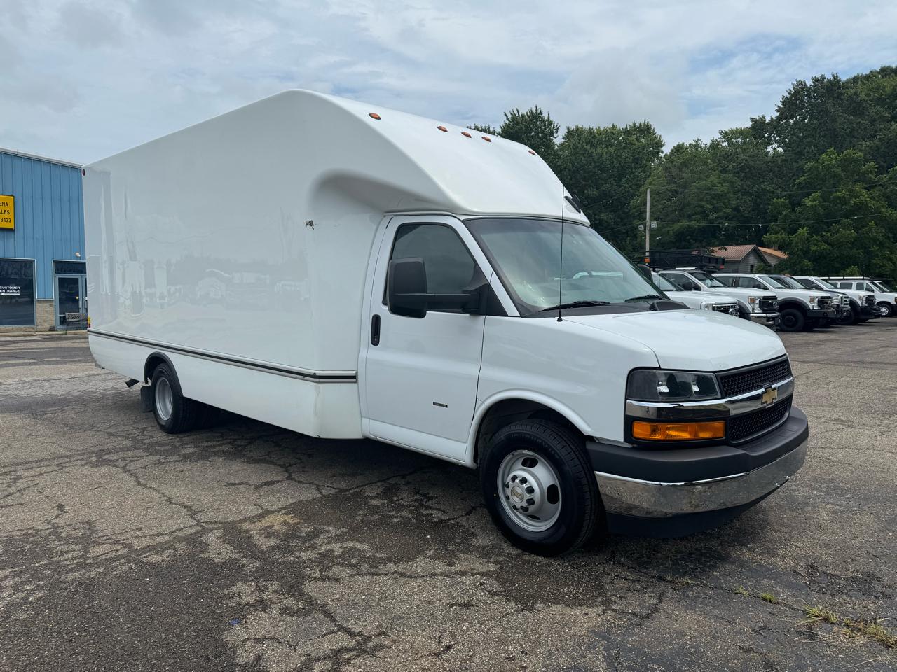 Chevrolet Express Commercial Cutaway 3500 Van 177" 2024
