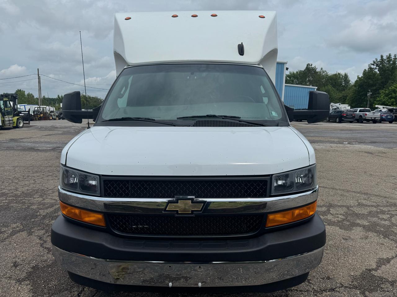Chevrolet Express Commercial Cutaway 3500 Van 177" 2024