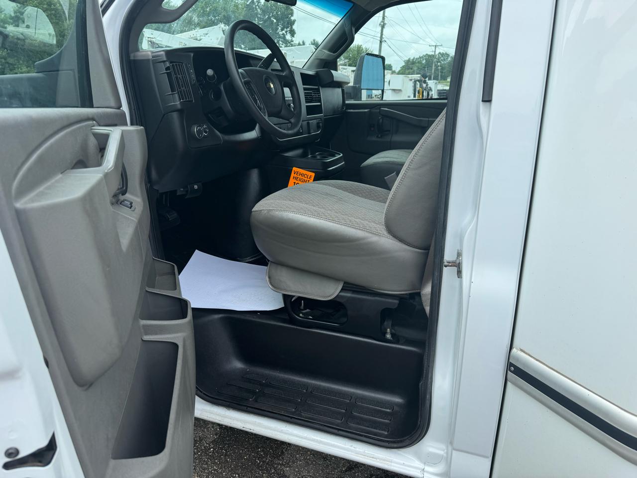 Chevrolet Express Commercial Cutaway 3500 Van 177" 2024