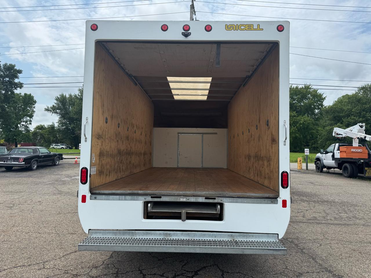 Chevrolet Express Commercial Cutaway 3500 Van 177" 2024