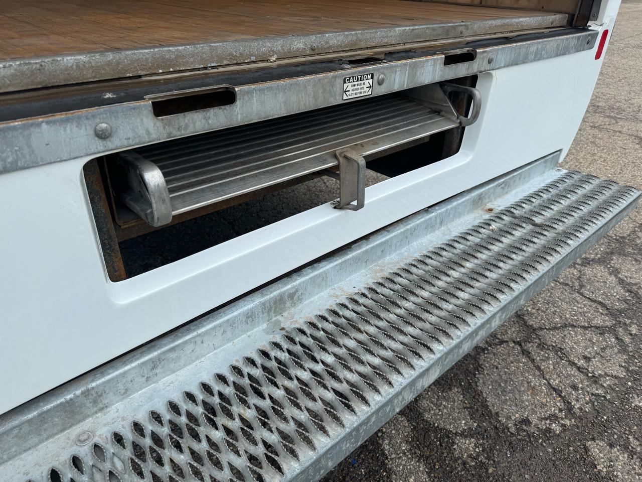 Chevrolet Express Commercial Cutaway 3500 Van 177" 2024