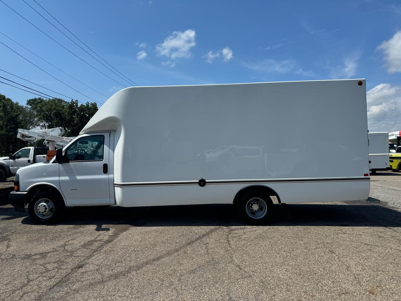 Chevrolet Express Commercial Cutaway 3500 Van 177" 2024