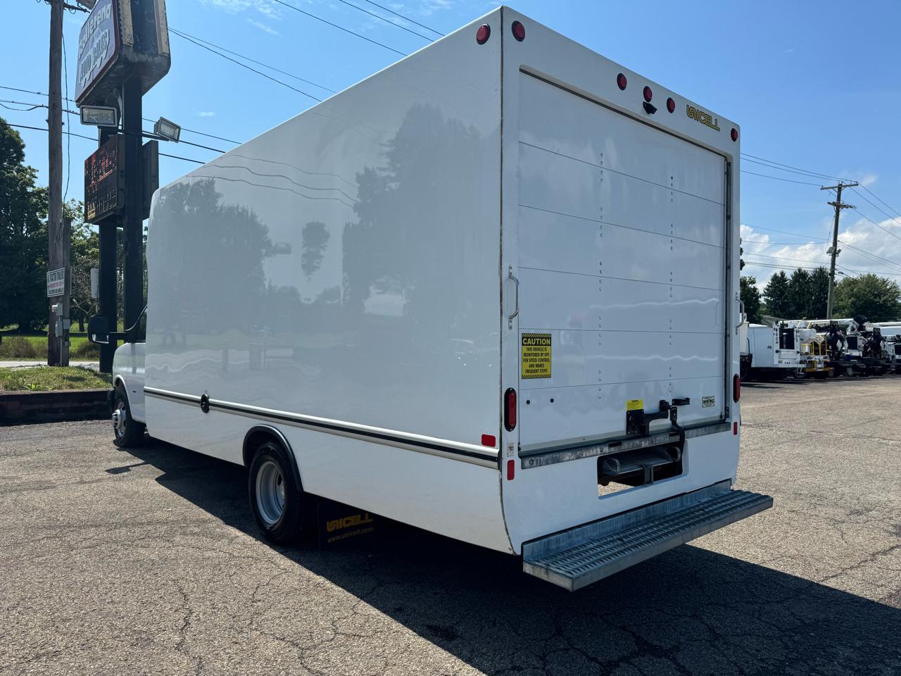 Chevrolet Express Commercial Cutaway 3500 Van 177" 2024