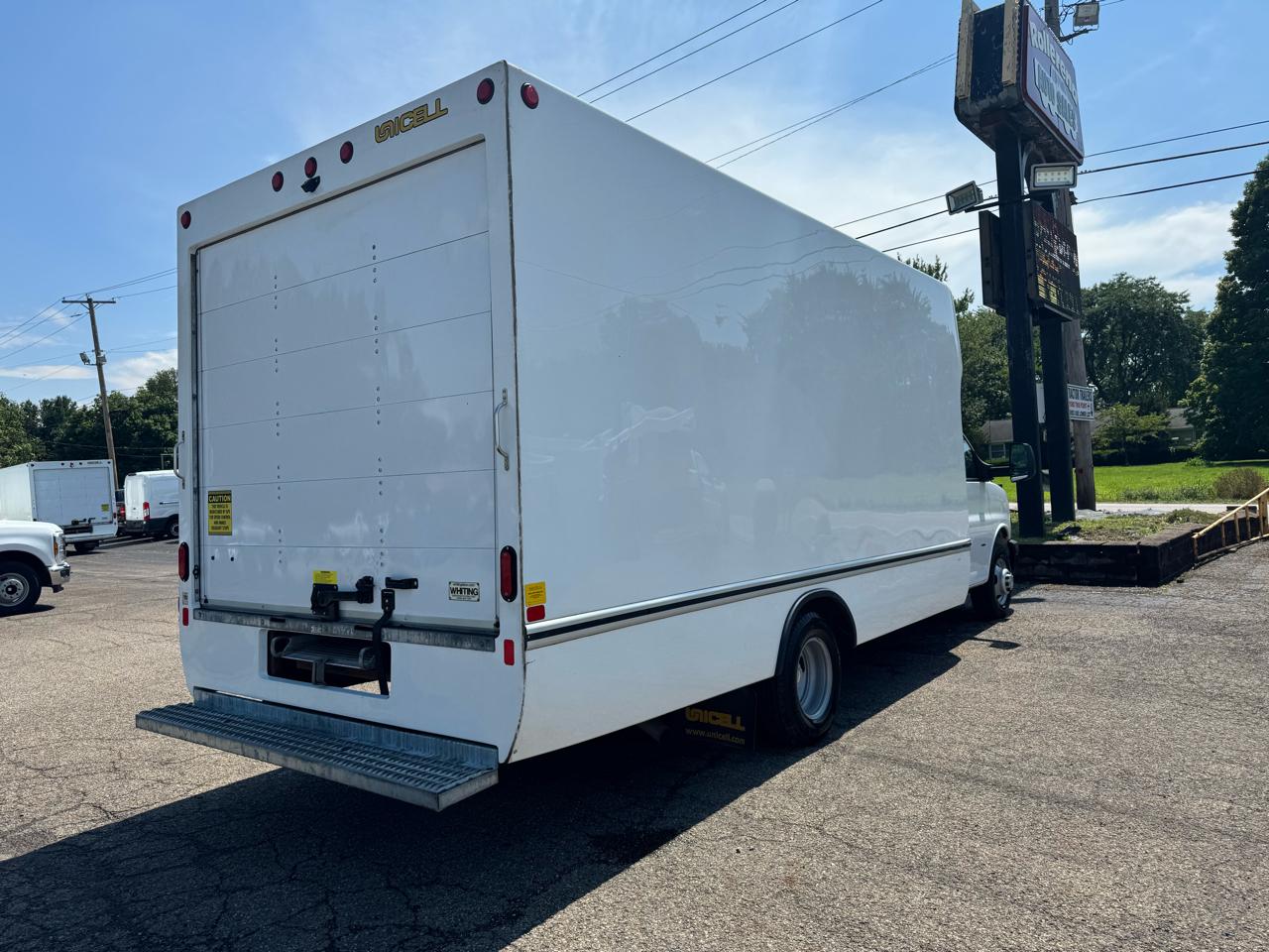 Chevrolet Express Commercial Cutaway 3500 Van 177" 2024