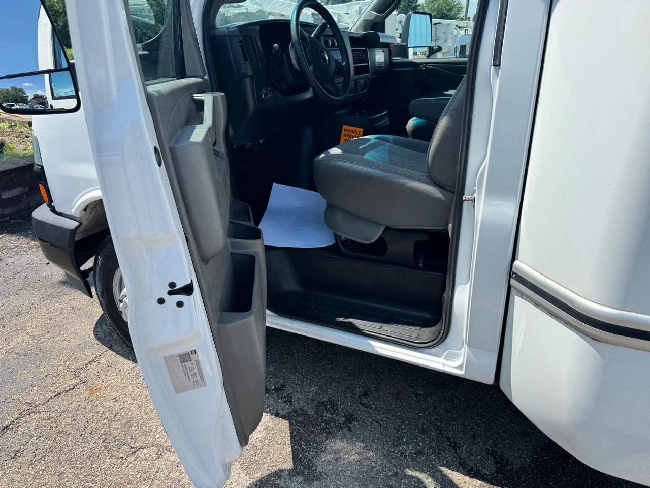 Chevrolet Express Commercial Cutaway 3500 Van 177" 2024