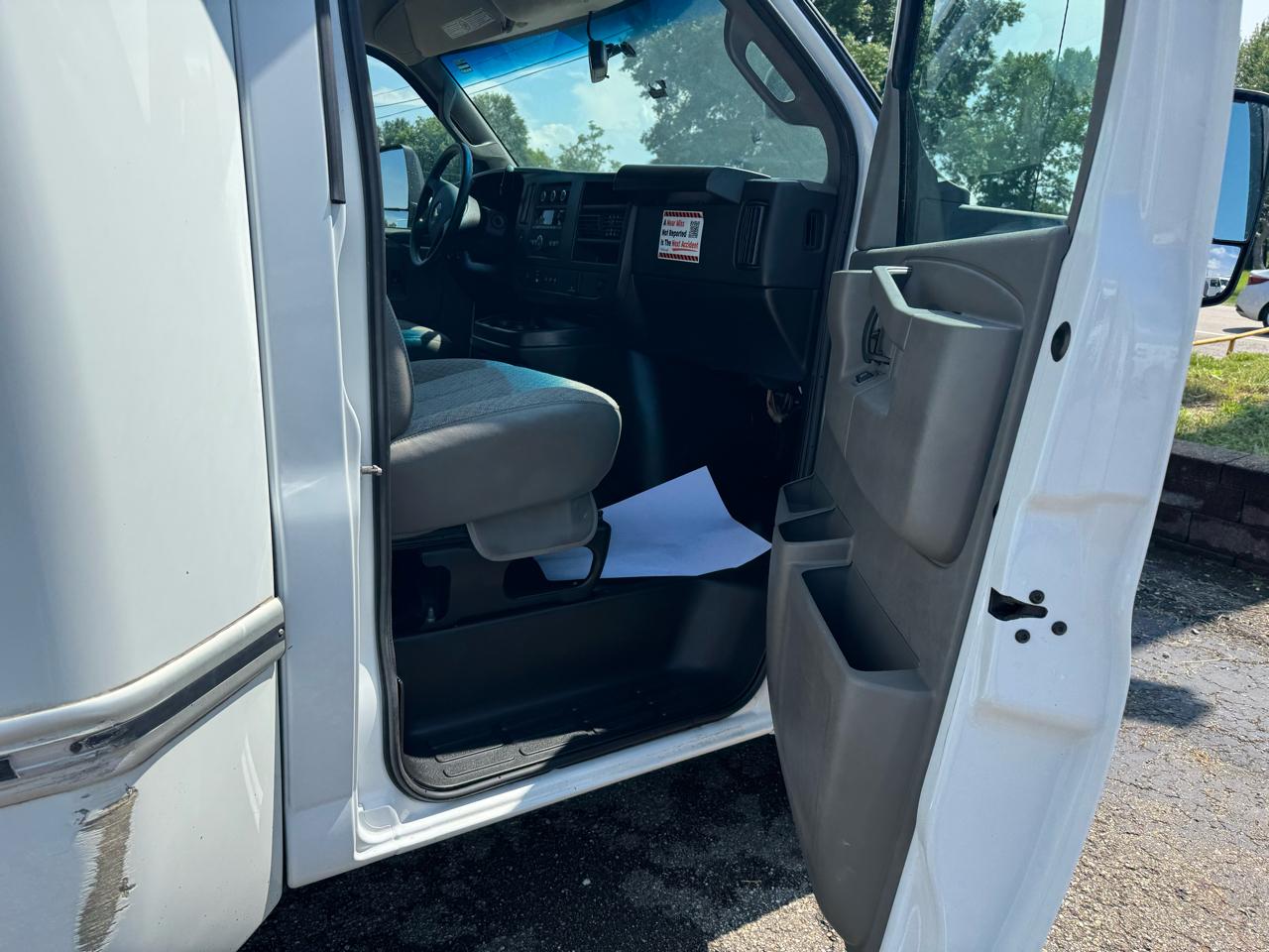 Chevrolet Express Commercial Cutaway 3500 Van 177" 2024
