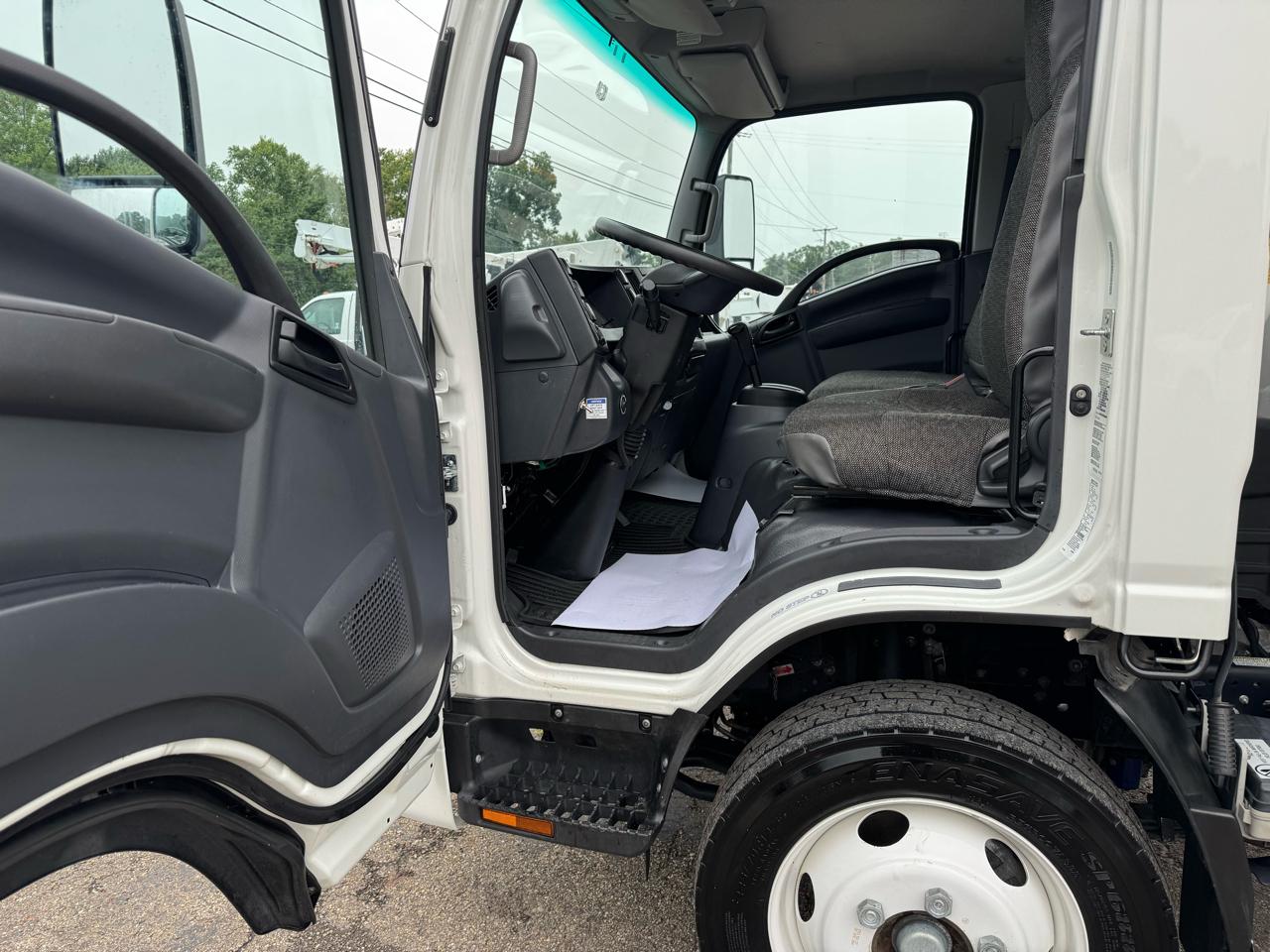 Chevrolet 5500 XG LCF Gas 2WD Reg Cab 176" 2025