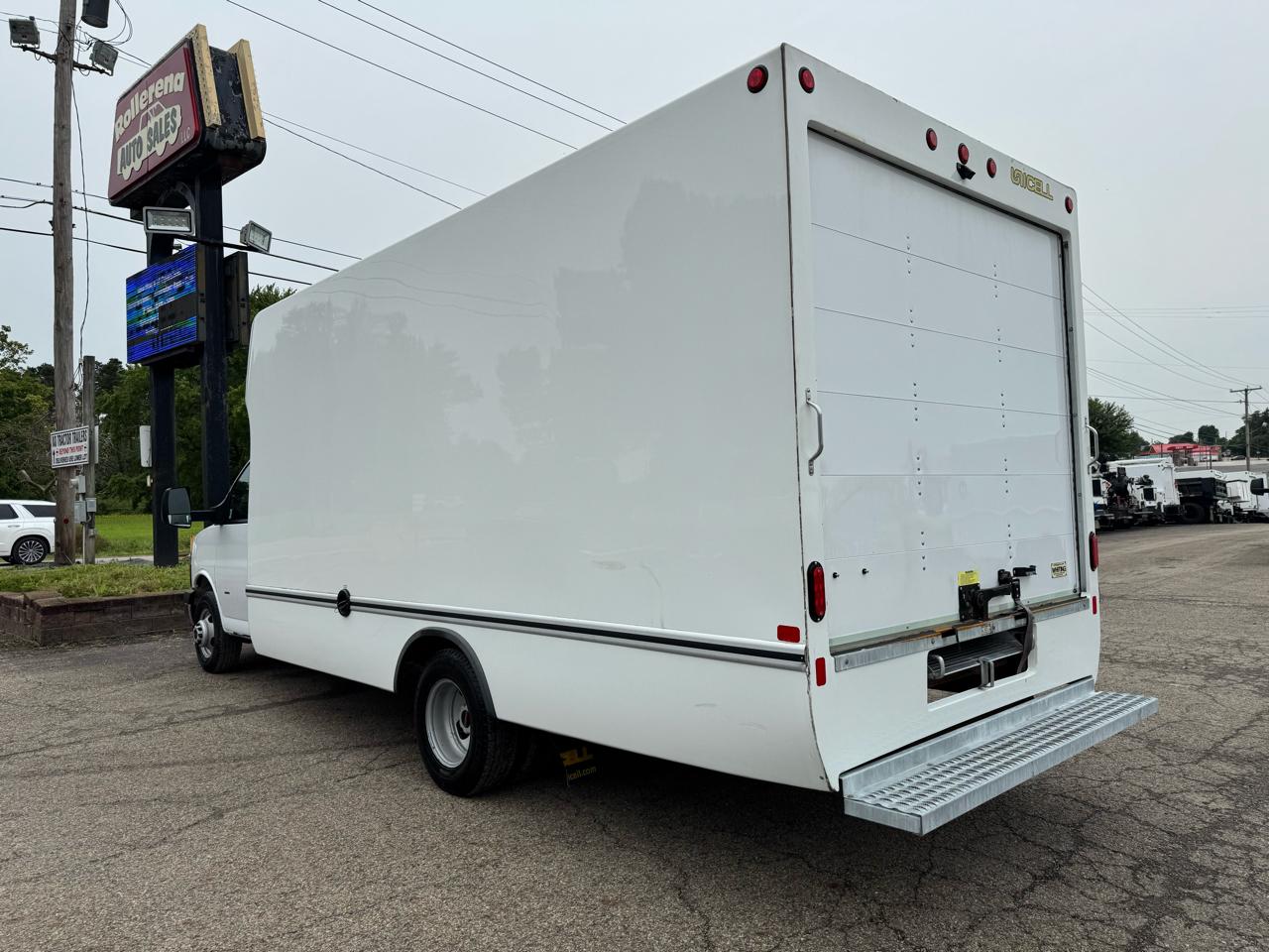 GMC Savana Commercial Cutaway 3500 Van 177" 2024