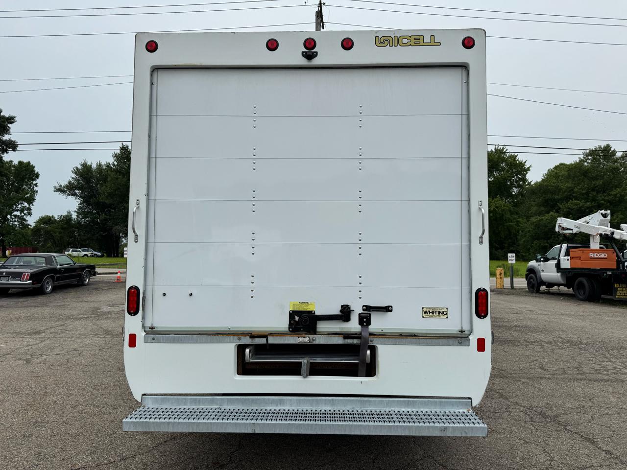 GMC Savana Commercial Cutaway 3500 Van 177" 2024
