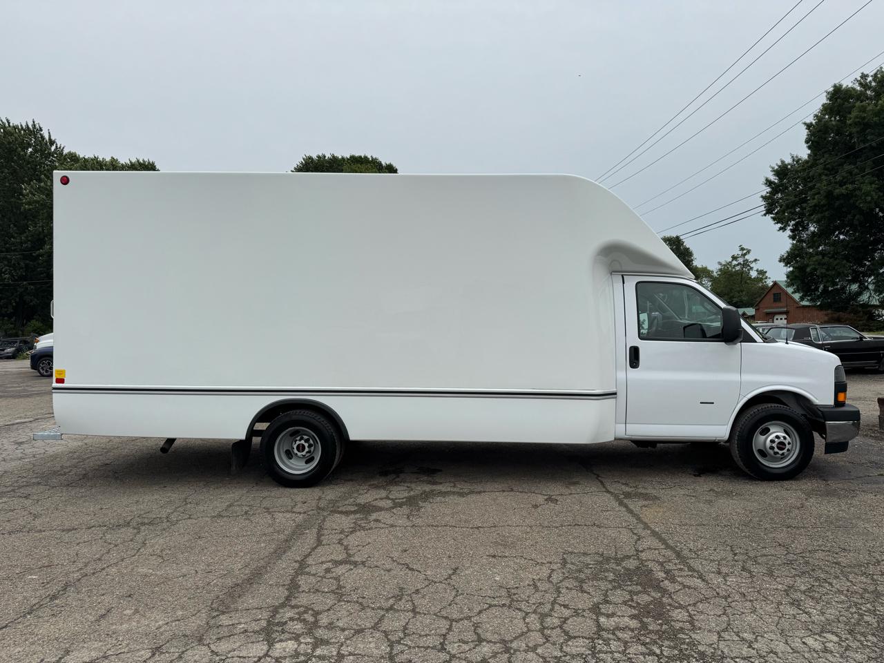 GMC Savana Commercial Cutaway 3500 Van 177" 2024