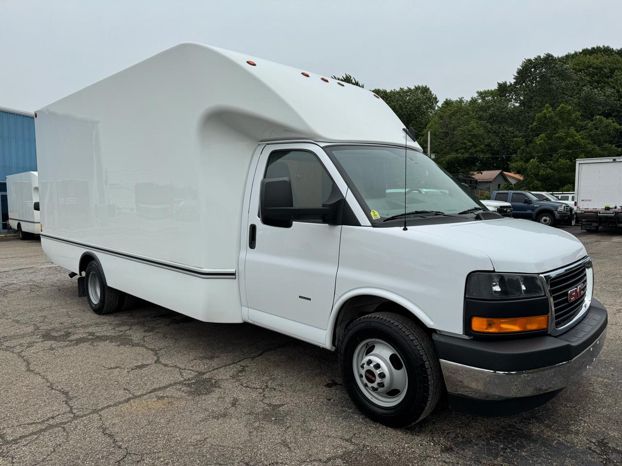 GMC Savana Commercial Cutaway 3500 Van 177" 2024