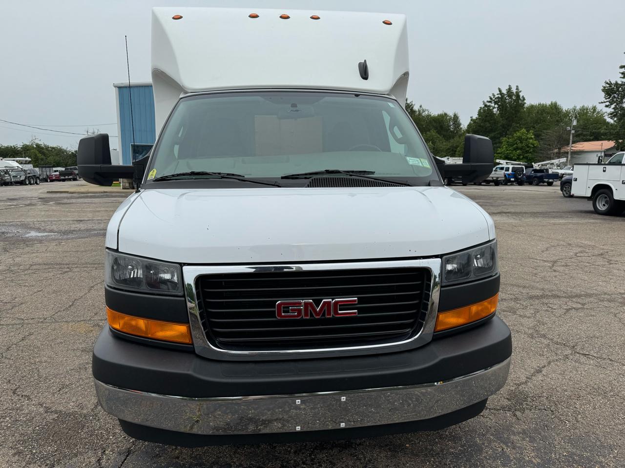 GMC Savana Commercial Cutaway 3500 Van 177" 2024