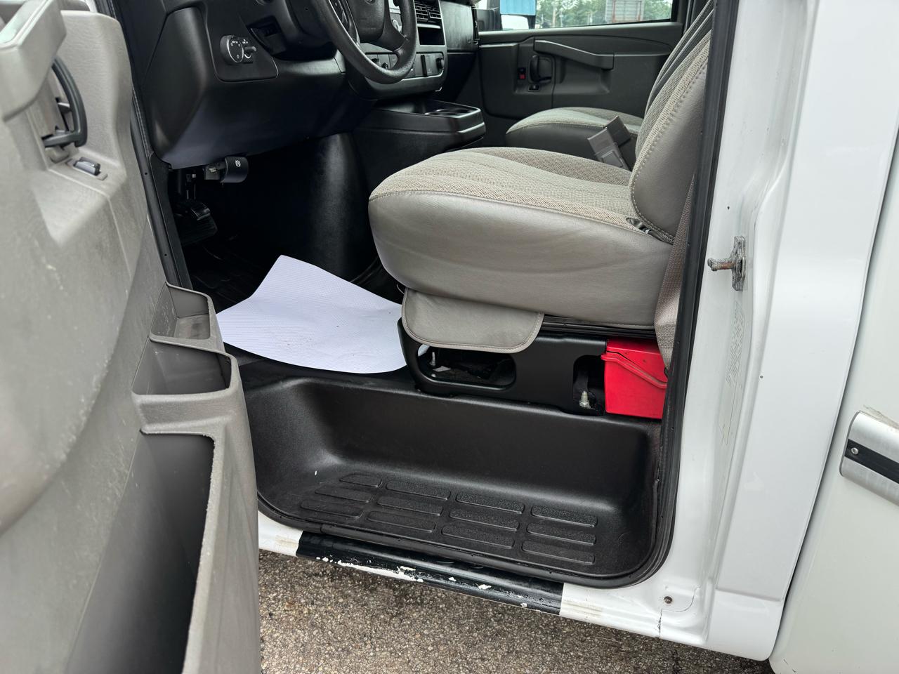 GMC Savana Commercial Cutaway 3500 Van 177" 2024