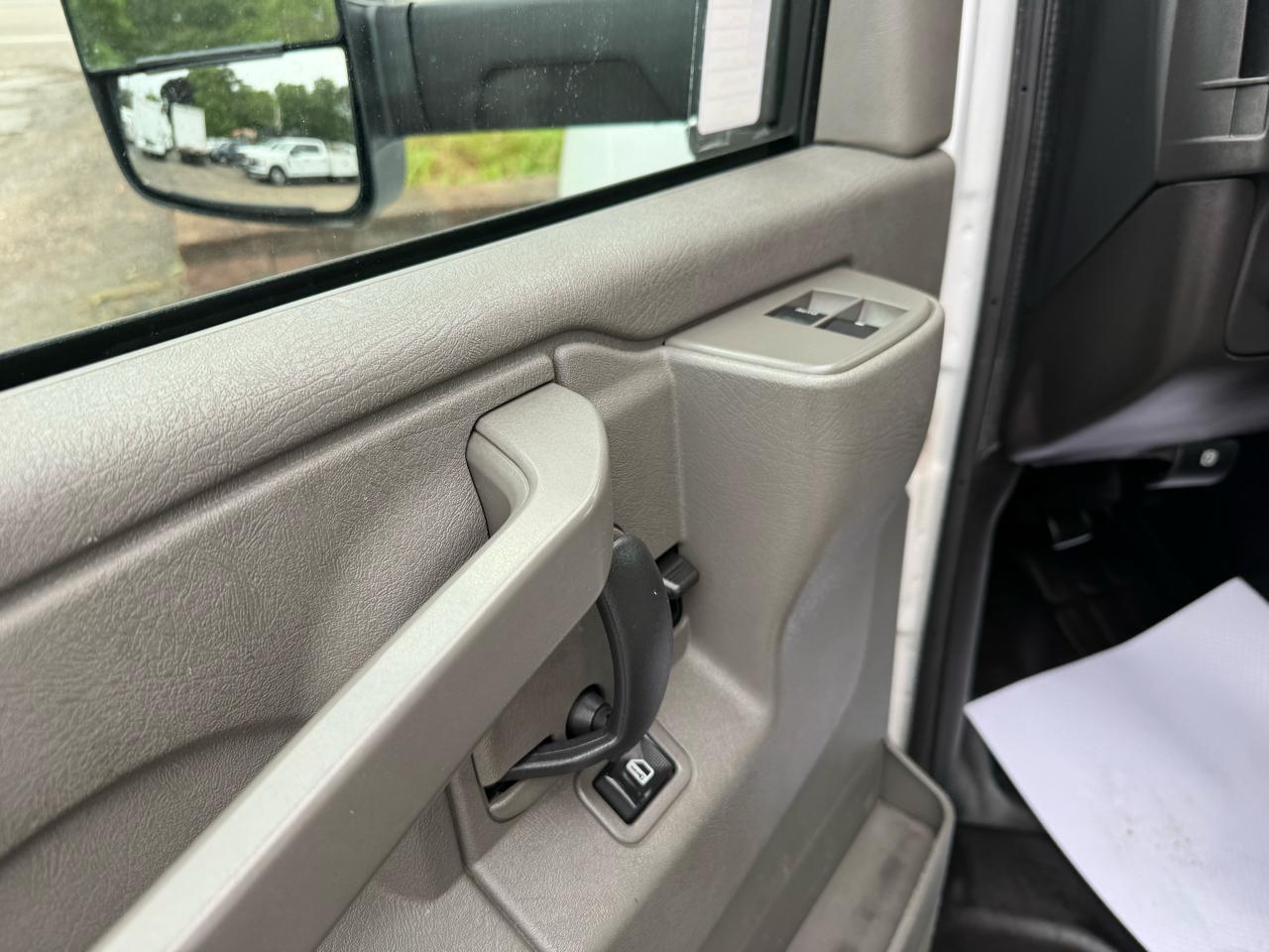 GMC Savana Commercial Cutaway 3500 Van 177" 2024