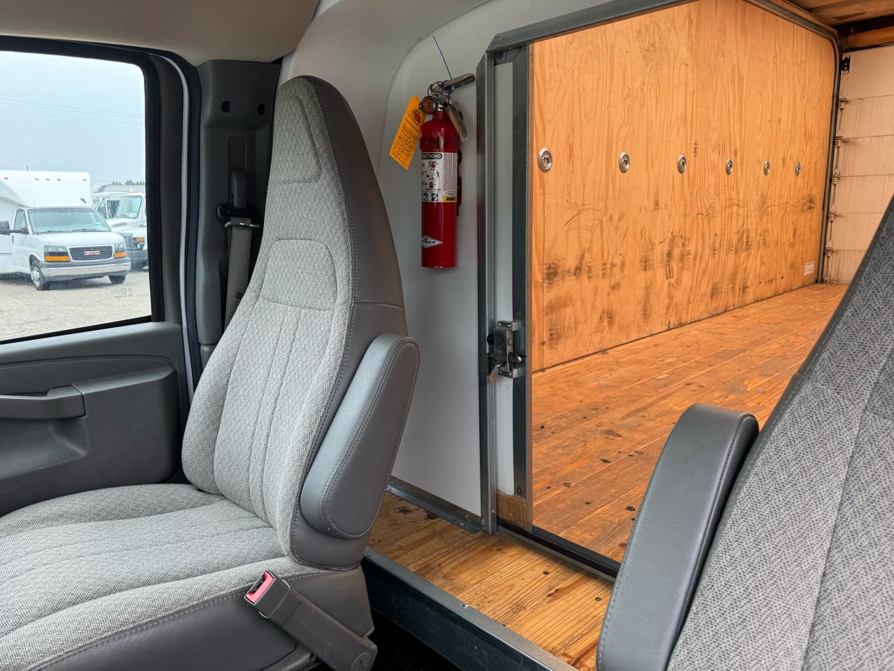 GMC Savana Commercial Cutaway 3500 Van 177" 2024