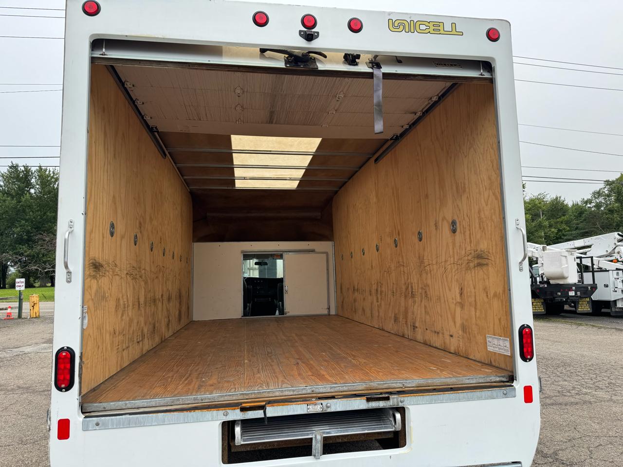 GMC Savana Commercial Cutaway 3500 Van 177" 2024