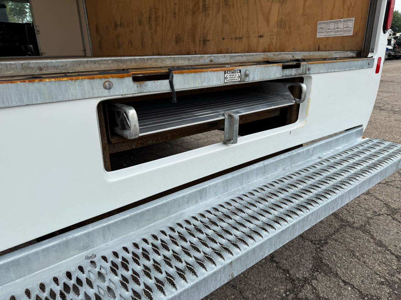 GMC Savana Commercial Cutaway 3500 Van 177" 2024