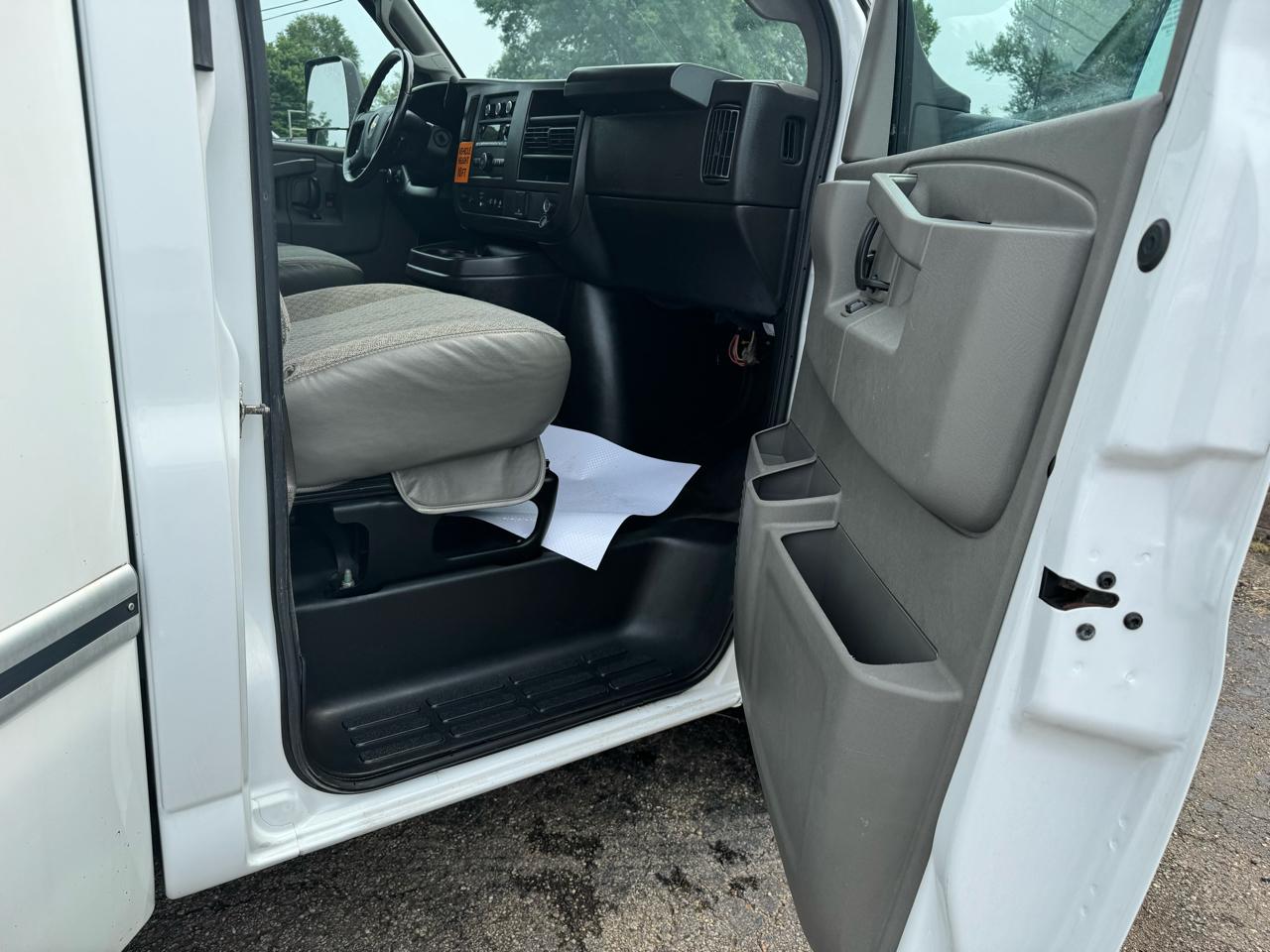 Chevrolet Express Commercial Cutaway 3500 Van 159" 2023
