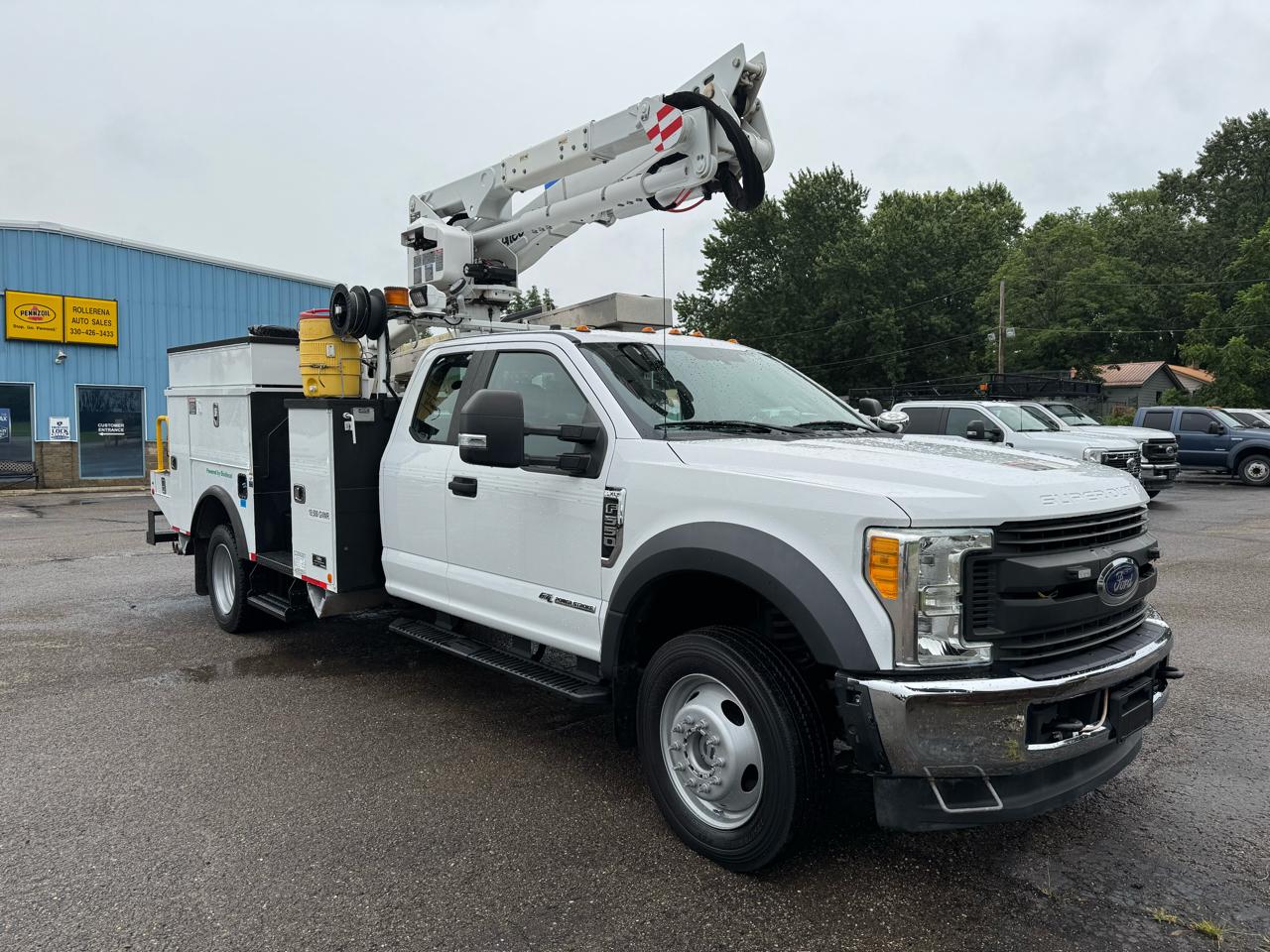 Ford Super Duty F-550 DRW Lariat 4WD SuperCab 192" WB 84" CA 2017