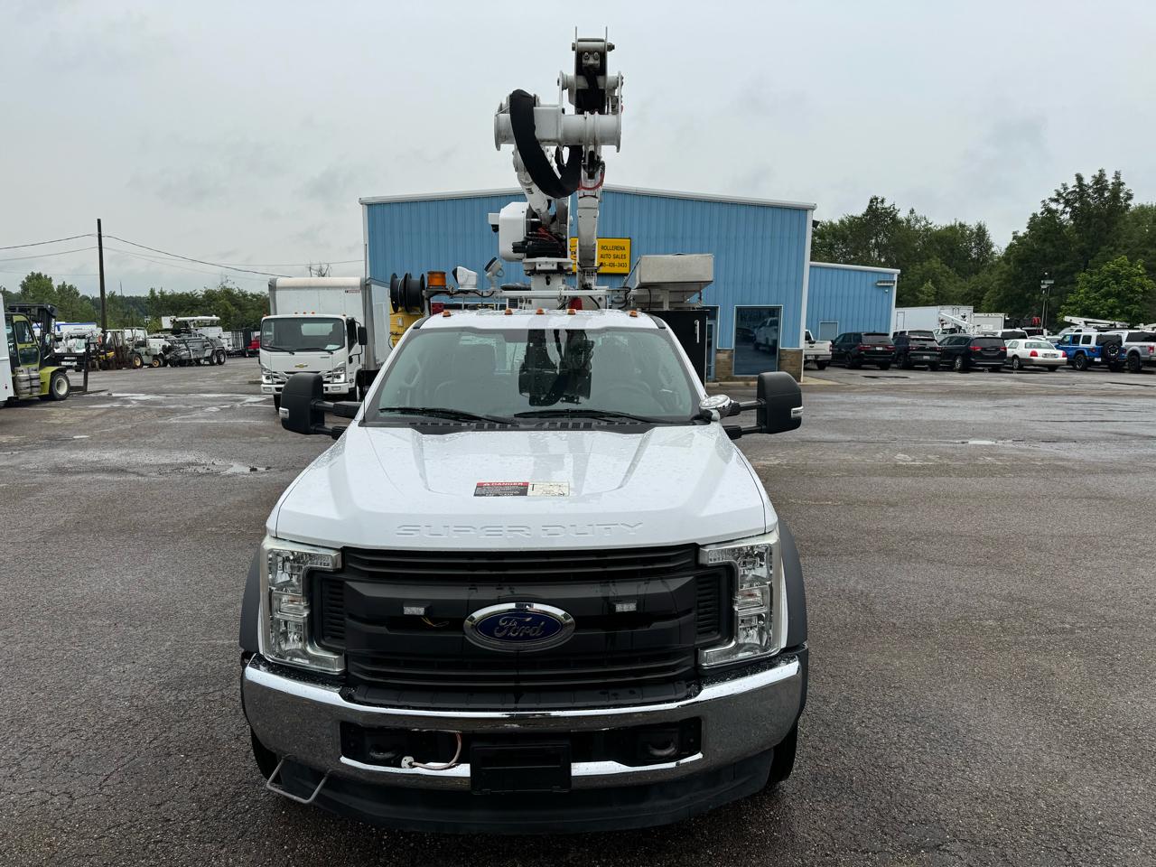Ford Super Duty F-550 DRW Lariat 4WD SuperCab 192" WB 84" CA 2017