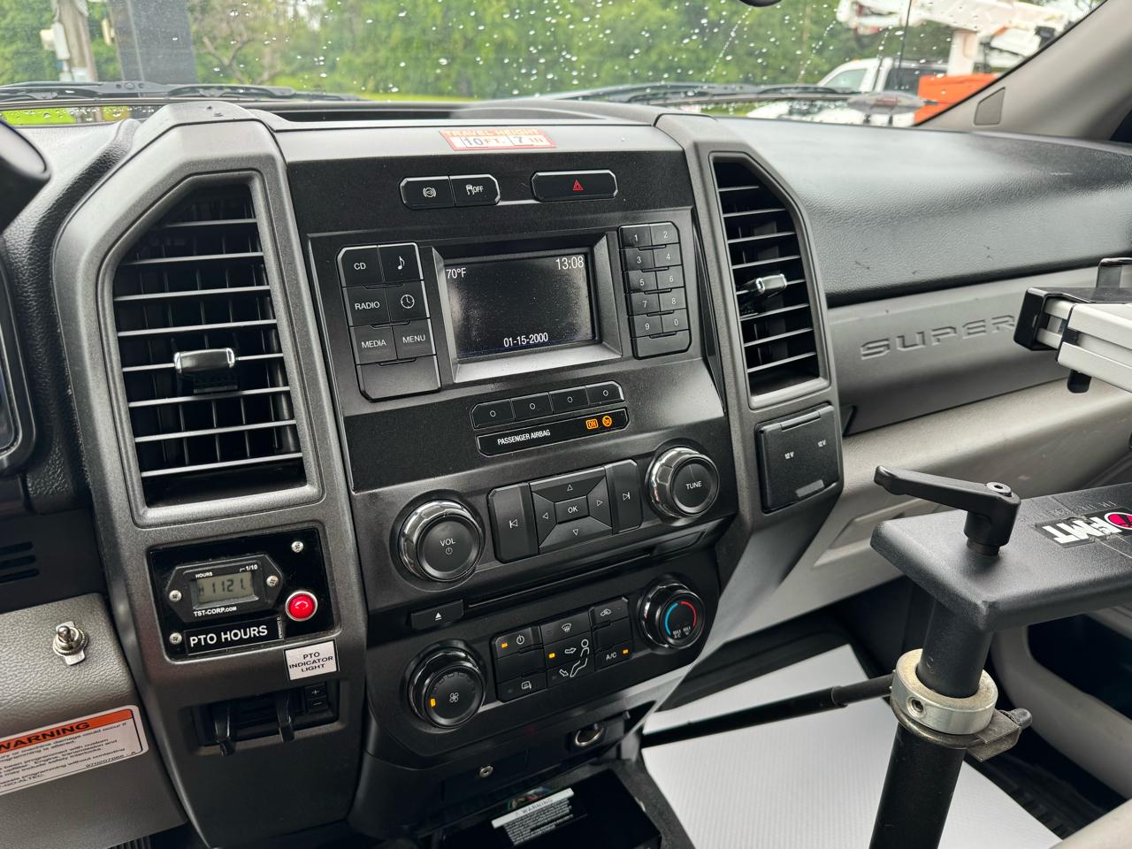 Ford Super Duty F-550 DRW Lariat 4WD SuperCab 192" WB 84" CA 2017