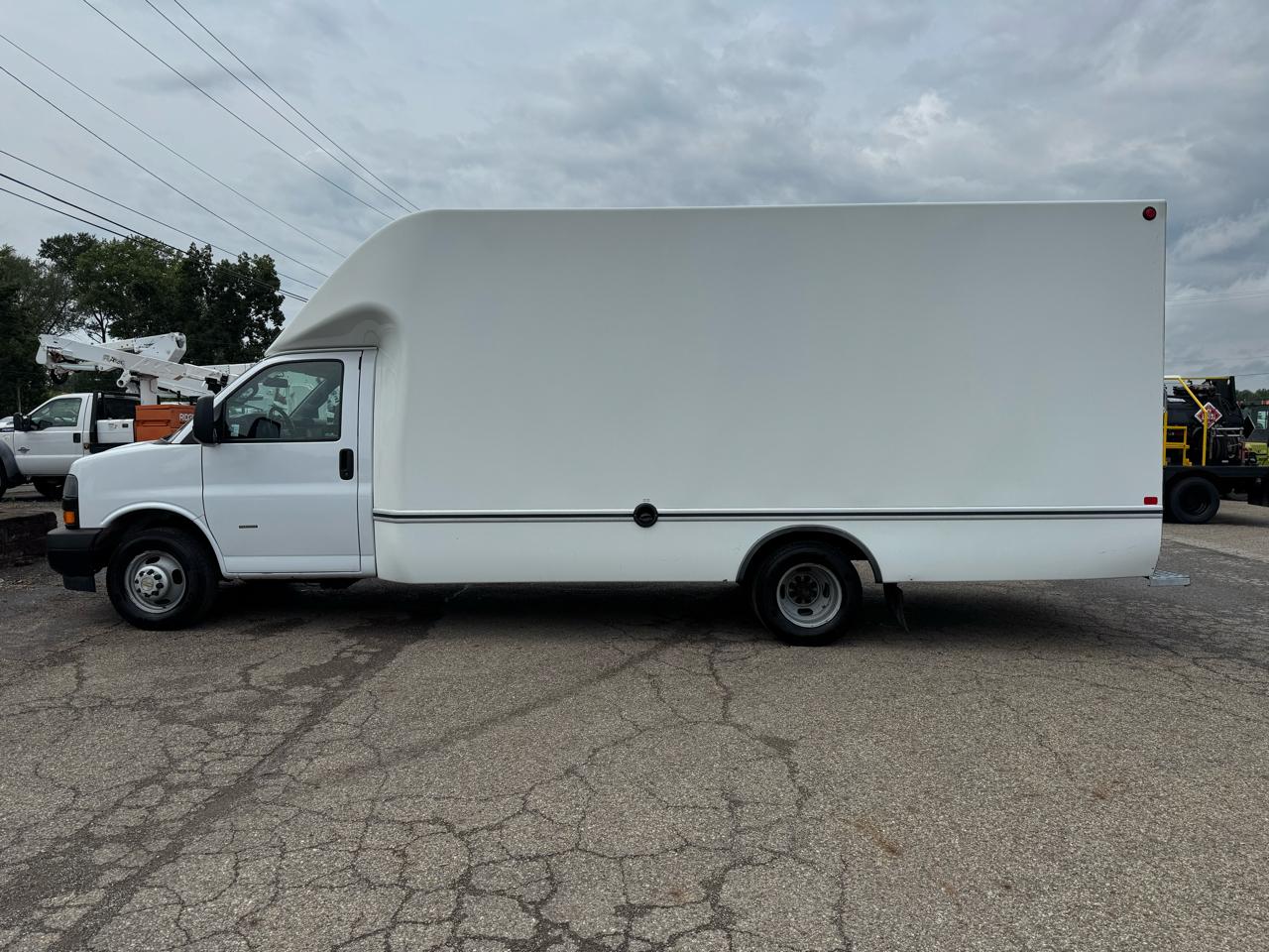 Chevrolet Express Commercial Cutaway 3500 Van 177" 2022