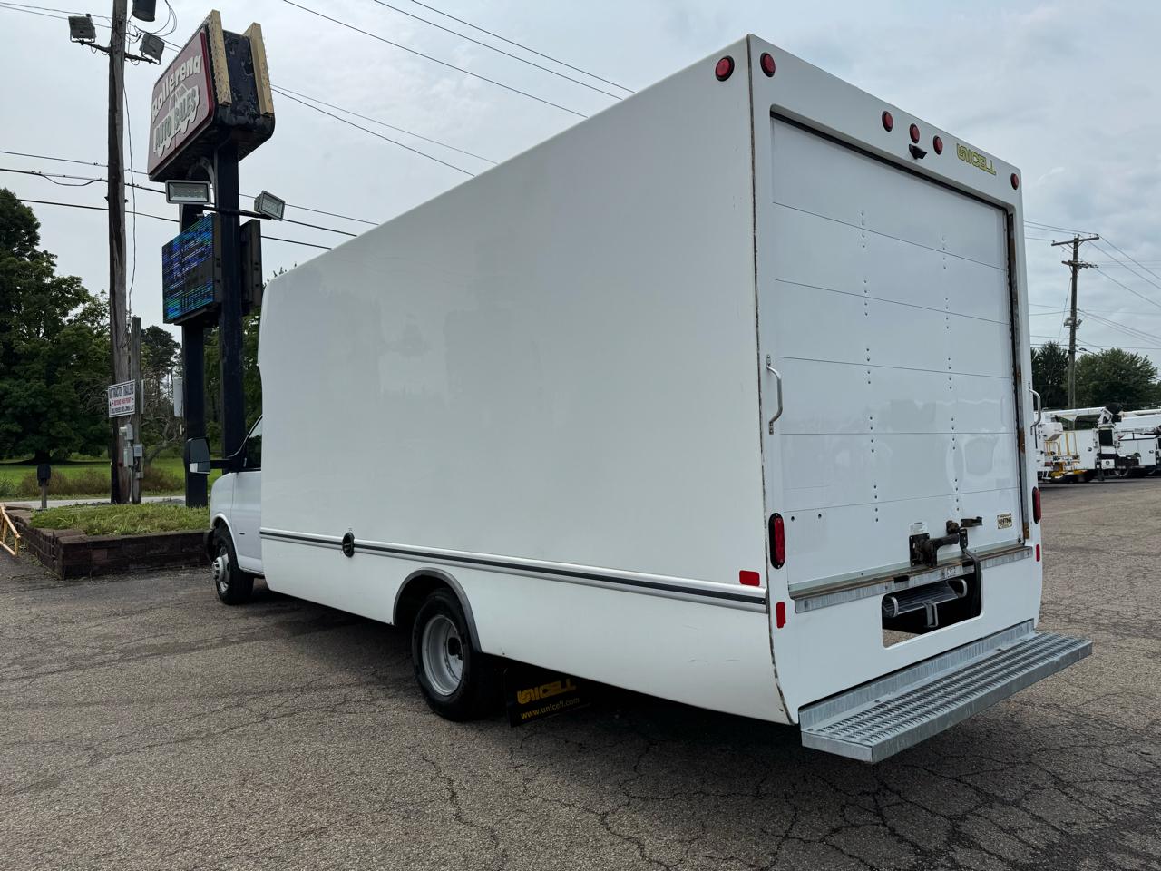 Chevrolet Express Commercial Cutaway 3500 Van 177" 2022