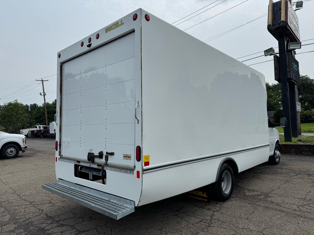 Chevrolet Express Commercial Cutaway 3500 Van 177" 2022