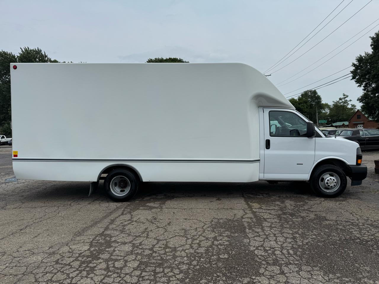 Chevrolet Express Commercial Cutaway 3500 Van 177" 2022