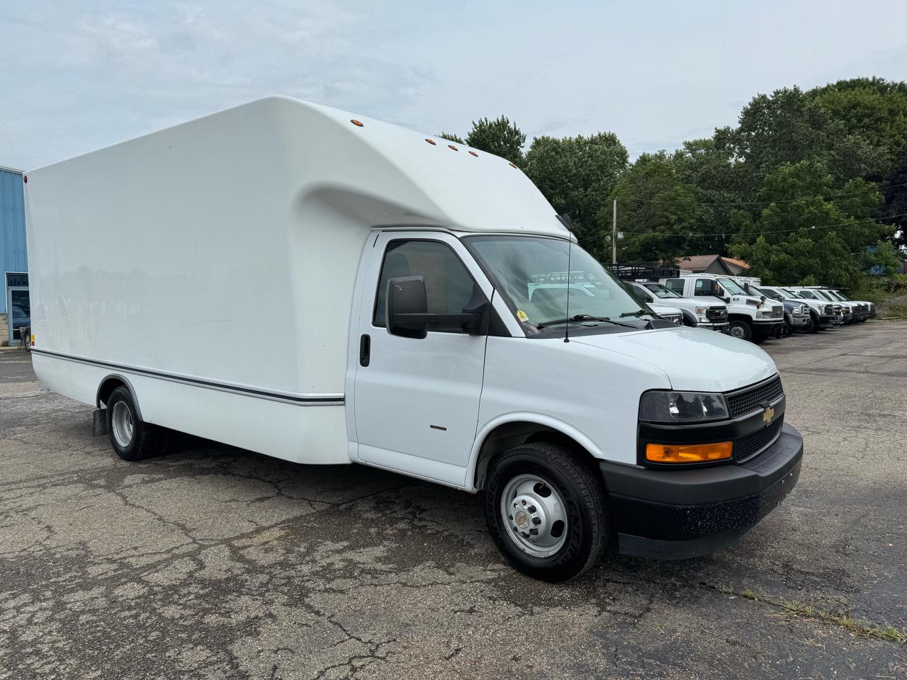Chevrolet Express Commercial Cutaway 3500 Van 177" 2022