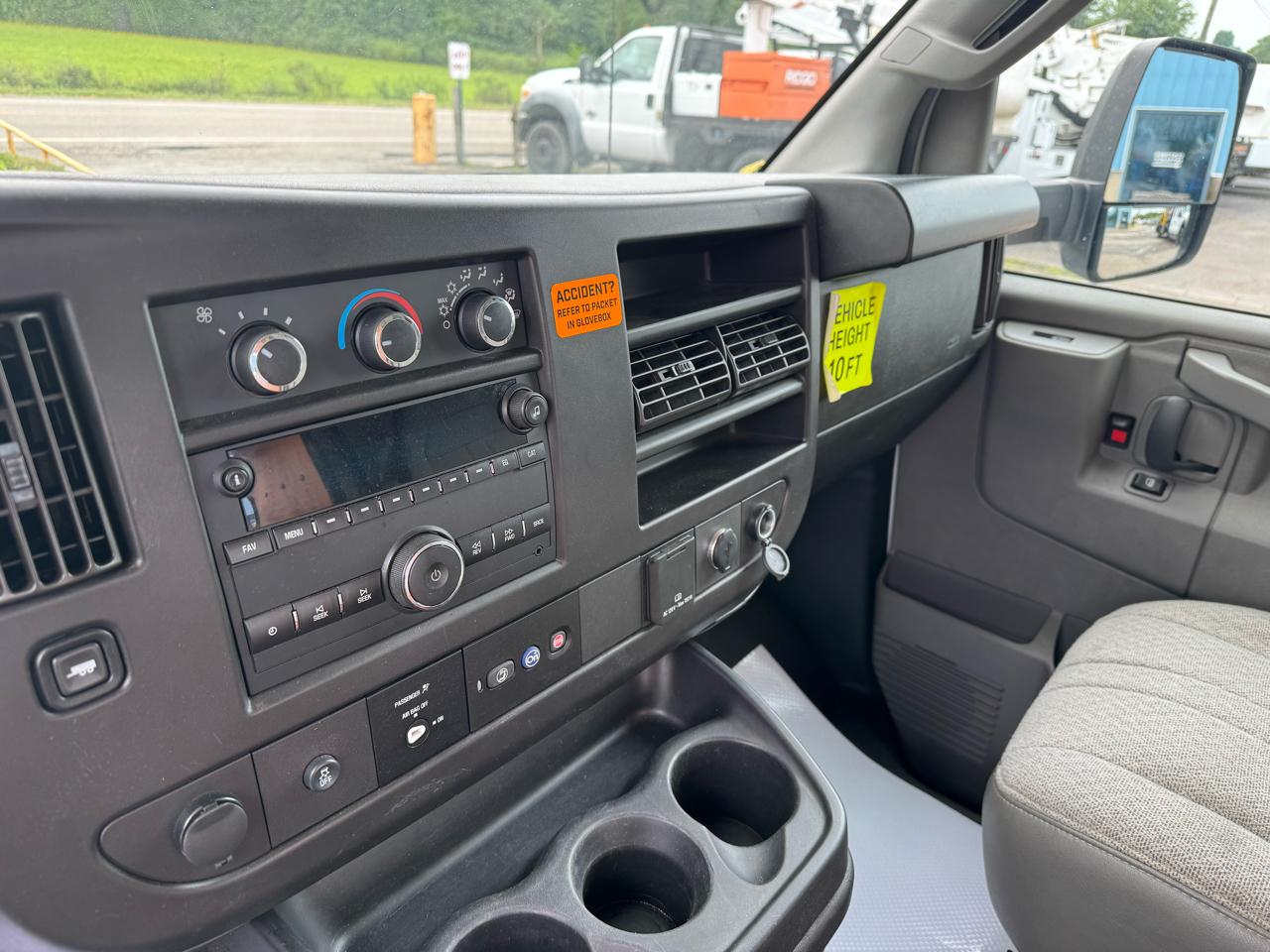 Chevrolet Express Commercial Cutaway 3500 Van 177" 2022