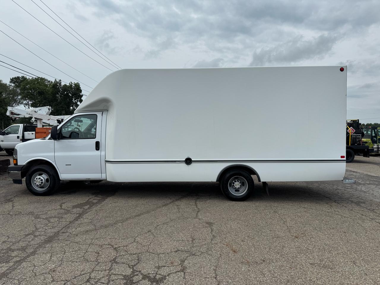 Chevrolet Express Commercial Cutaway 3500 Van 177" 2021
