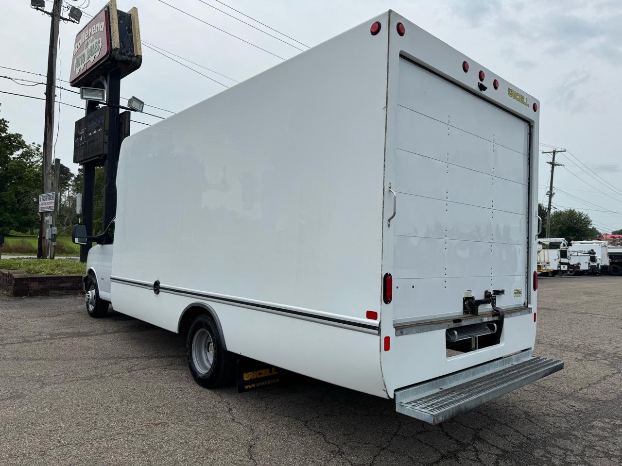 Chevrolet Express Commercial Cutaway 3500 Van 177" 2021