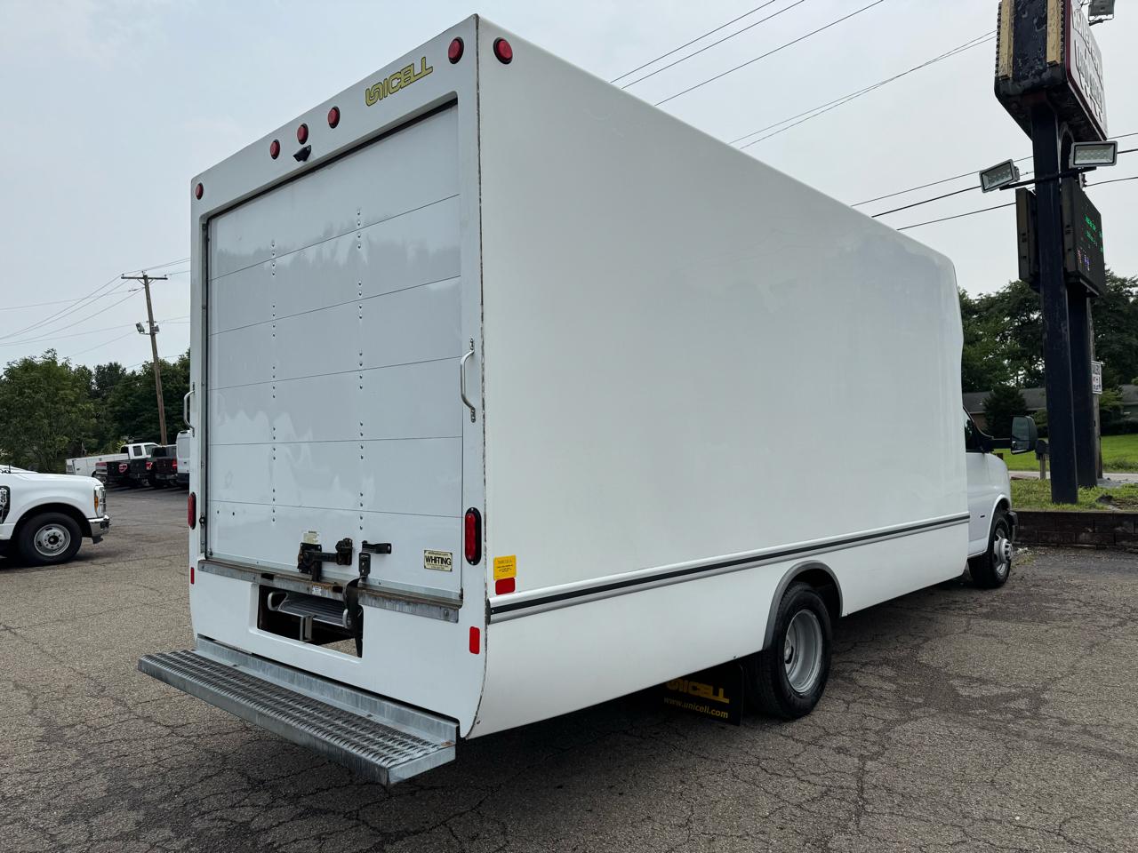 Chevrolet Express Commercial Cutaway 3500 Van 177" 2021