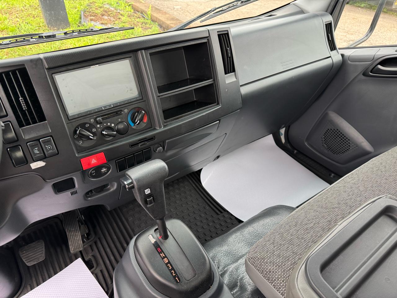 Chevrolet 5500 XG LCF Gas 2WD Reg Cab 176" 2025