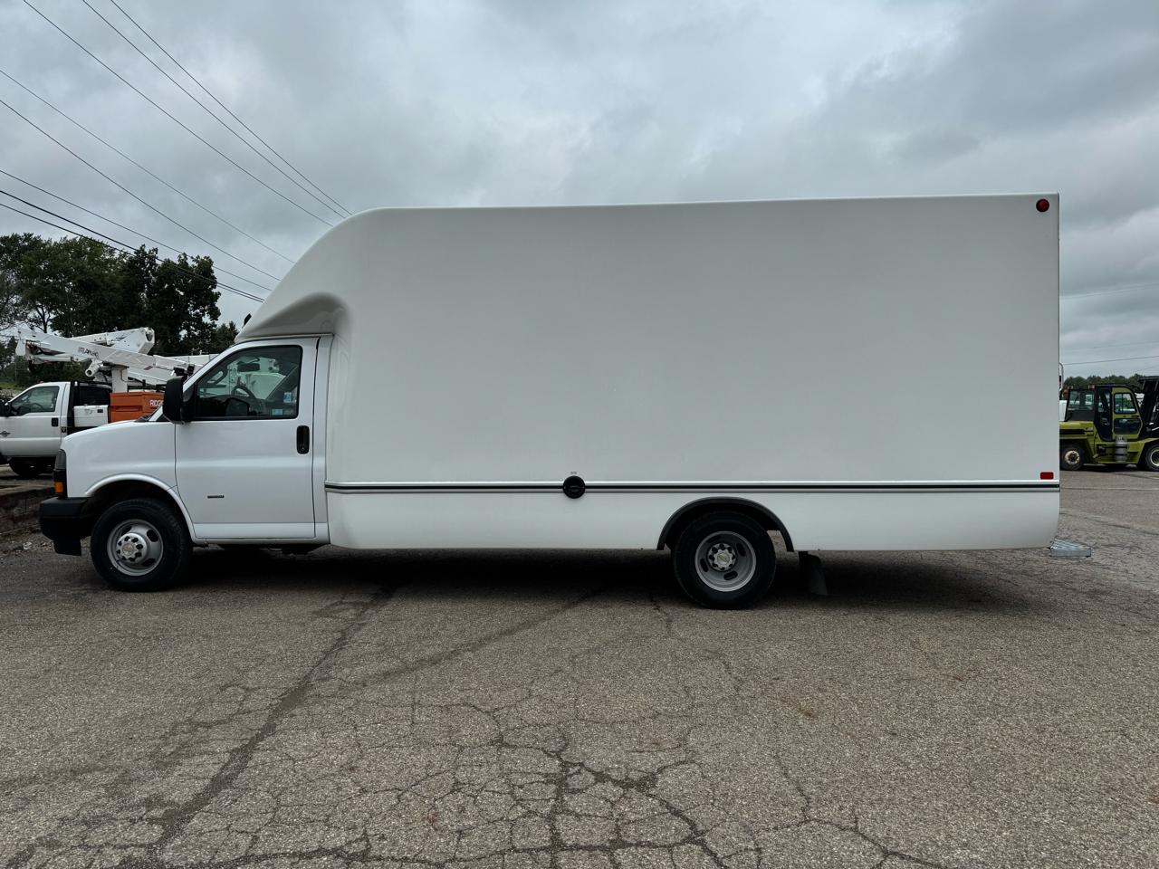 Chevrolet Express Commercial Cutaway 3500 Van 177" 2023