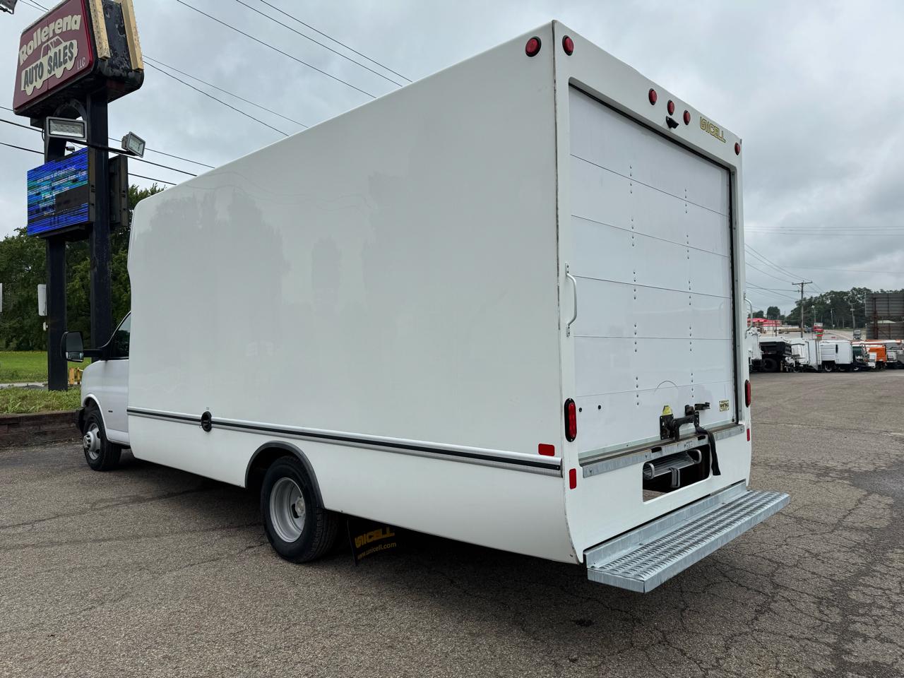 Chevrolet Express Commercial Cutaway 3500 Van 177" 2023