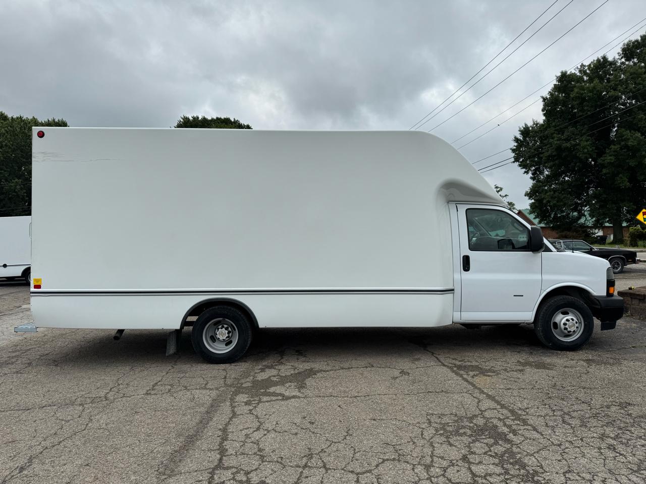 Chevrolet Express Commercial Cutaway 3500 Van 177" 2023