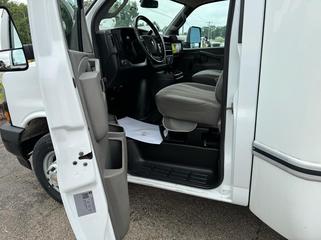 Chevrolet Express Commercial Cutaway 3500 Van 177" 2023