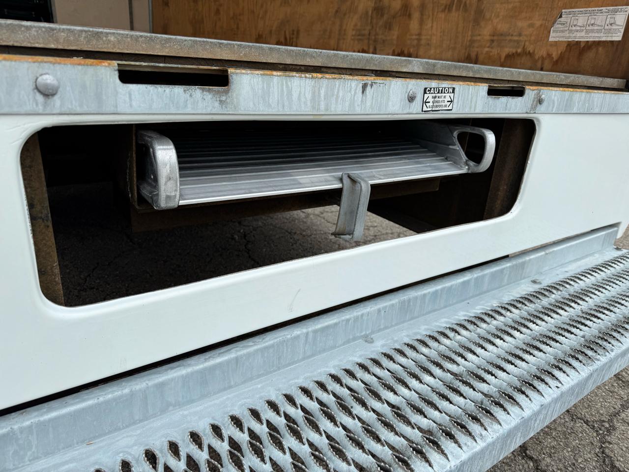Chevrolet Express Commercial Cutaway 3500 Van 177" 2023